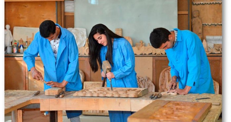 Deputat peşə ixtisaslarına diqqətin artırılmasını təklif edib