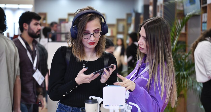 Azercell elektron və audio kitablarla IX Bakı Beynəlxalq Kitab Sərgisində çıxış etdi