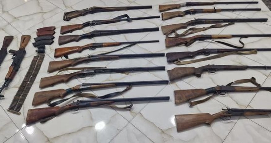 Biləsuvarda əl qumbaraları və “Kalaşnikov” avtomatları aşkarlanıb