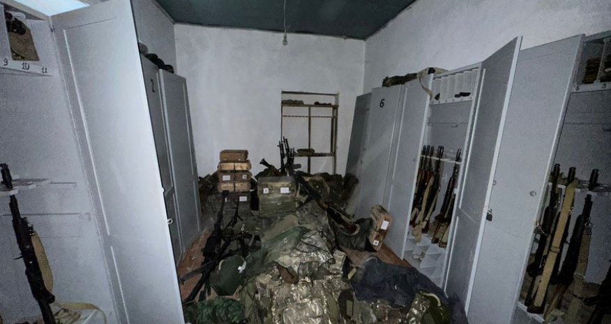 В Ходжалы в библиотеке обнаружено оружие и боеприпасы