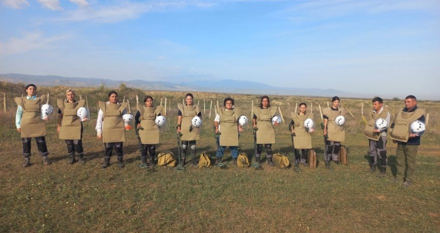 Hikmet Hajiyev shares post on women sappers