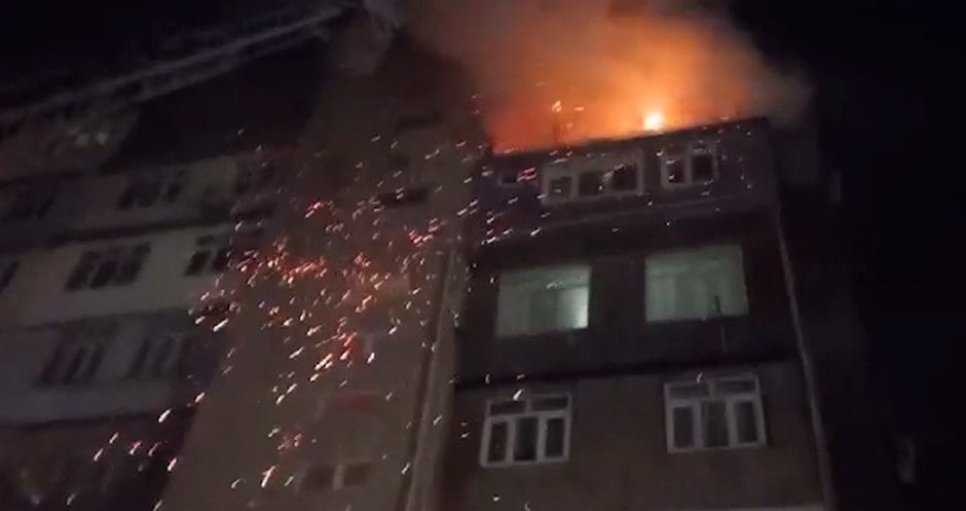 Bakıda yaşayış binasında yanğın olub, 15 nəfər təxliyə edilib