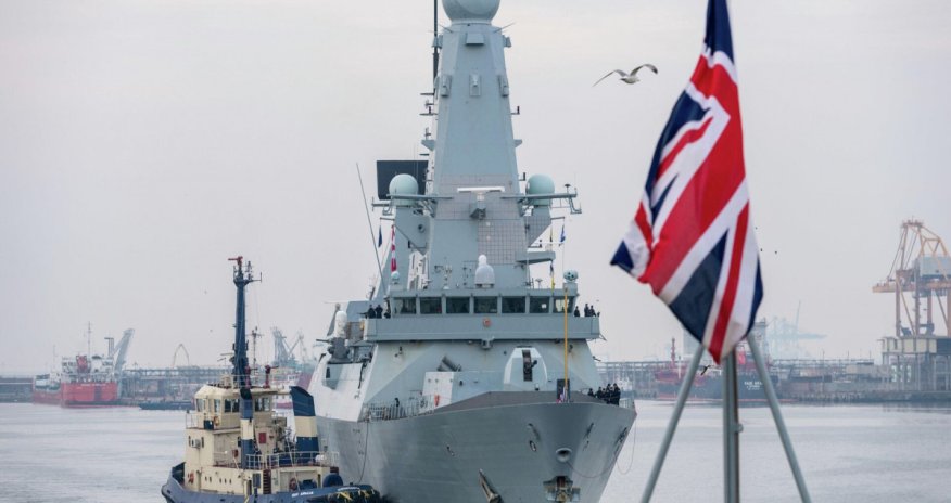 ВМС Британии сообщили о вероятном взрыве в районе Баб-эль-Мандебского пролива