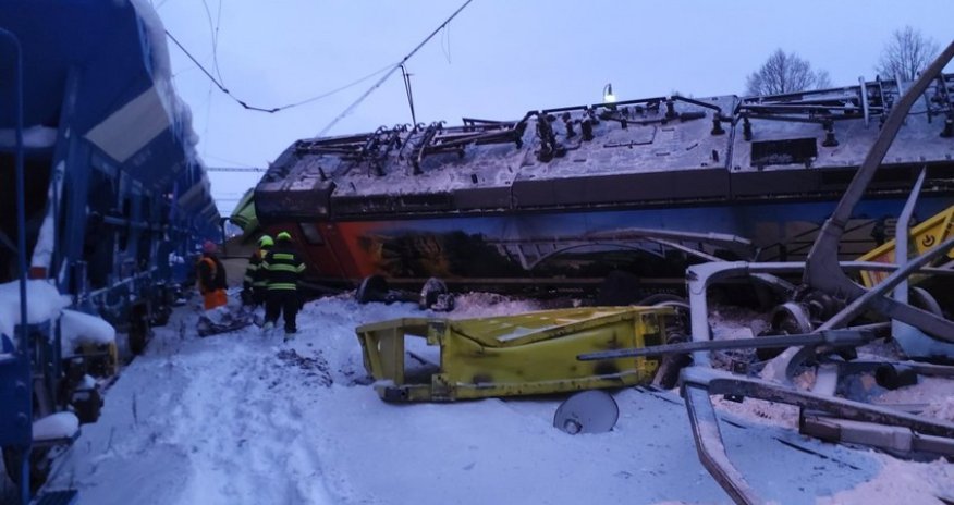 Çexiyada yük qatarları toqquşub, xəsarət alan var