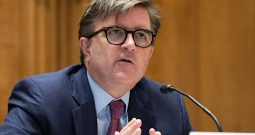 Ceyms O'Brayn Azərbaycana gəlir