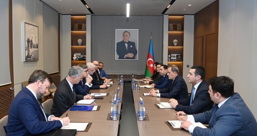 Ceyhun Bayramov ABŞ dövlət katibinin köməkçisi ilə görüşüb