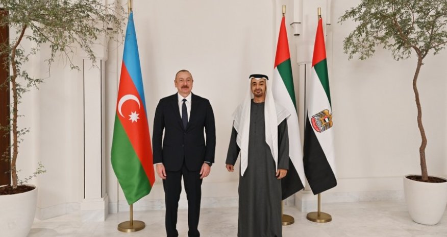 Лидер ОАЭ позвонил президенту Ильхаму Алиеву