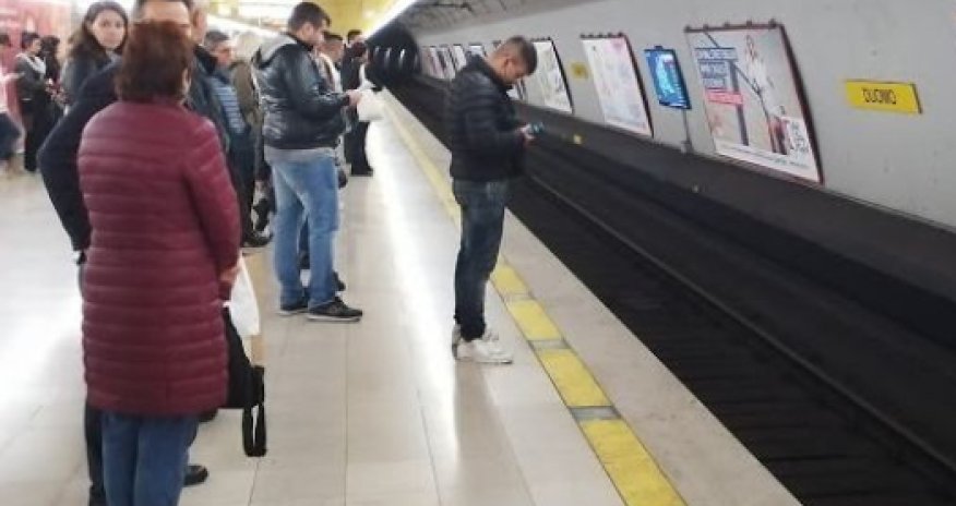 Юная румынка ограбила азербайджанца в миланском метро