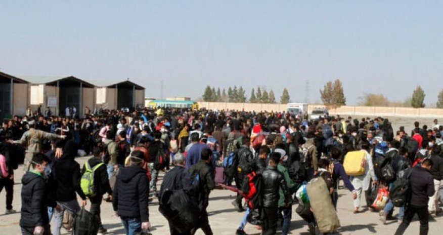 İran Əfqanıstan qaçqınlarını ölkədən deportasiya edib