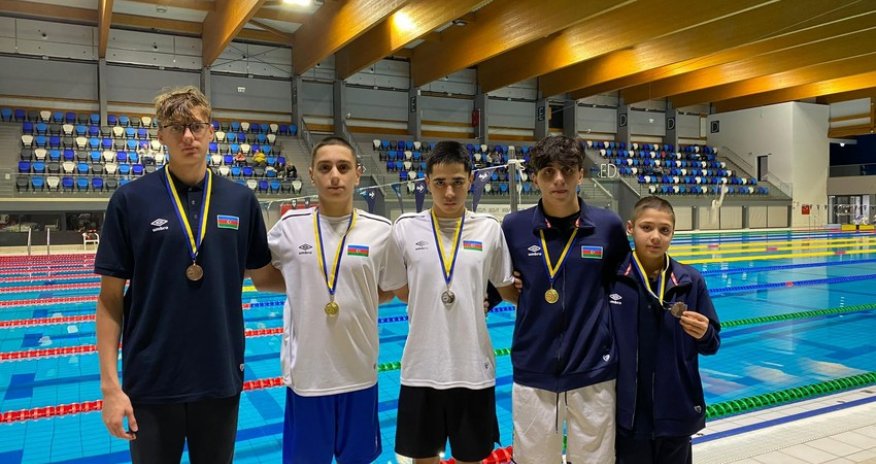 Azerbaijani swimmers claim 1 silver and 4 gold medals in international tournament