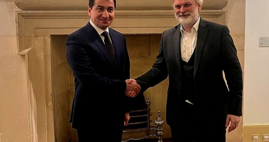 Hikmət Hacıyev Britaniya baş nazirinin müşaviri ilə görüşdü