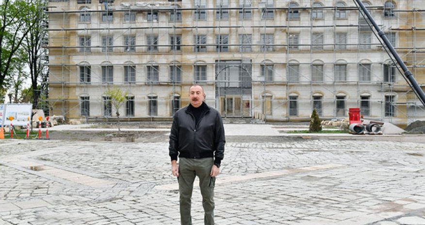 Prezident Şuşada bəzi tikililərlə tanış olub