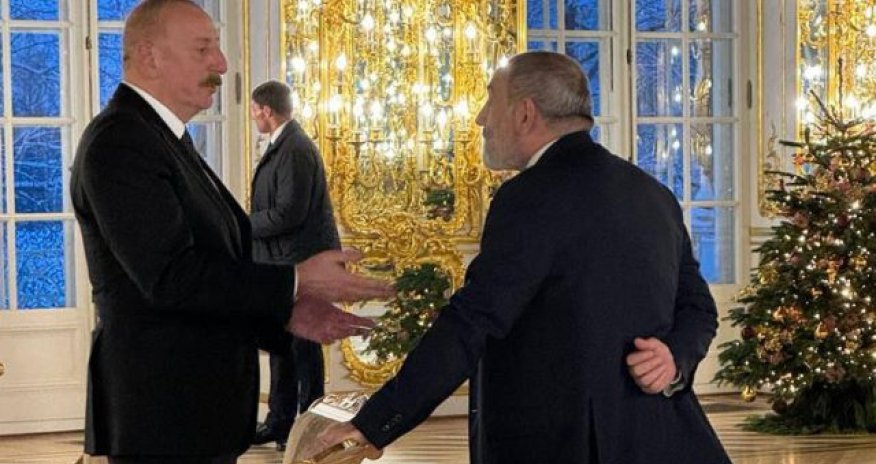 Əliyev Paşinyanla sülh sənədini müzakirə edib