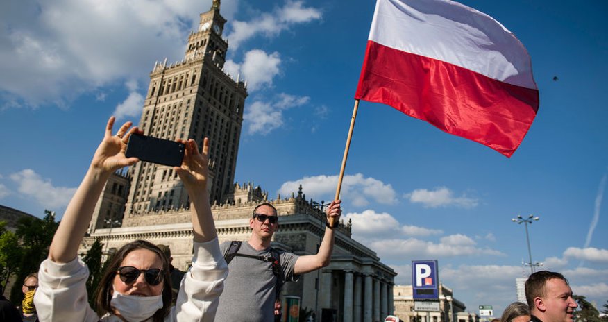 Polşada dövlət televiziyası, radiosu və agentliyi ləğv olunub
