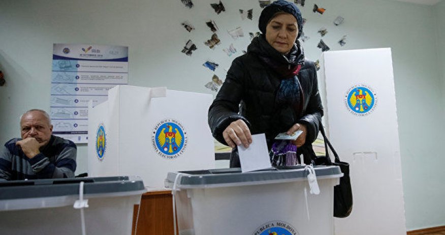 Moldovada prezident seçkisi referendumla birləşdiriləcək