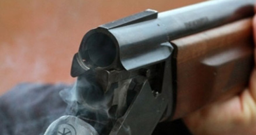 Polis qanunsuz saxlanılan 5 ədəd müxtəlif markalı tüfəng təhvil götürüb