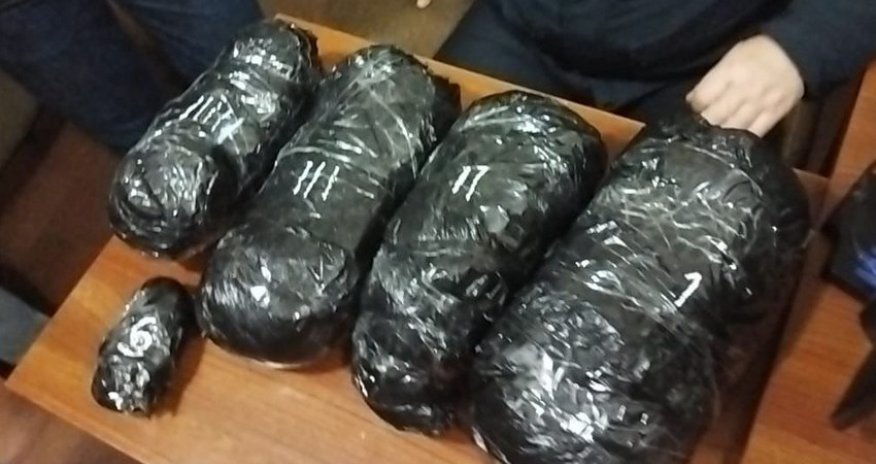 Qəbələdə narkokuryerlik edən dostlar saxlanılıb