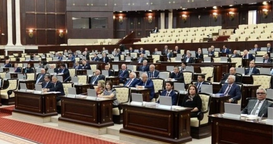 Parlament minimum əmək haqqını vergidən azad etməyi təklif edib