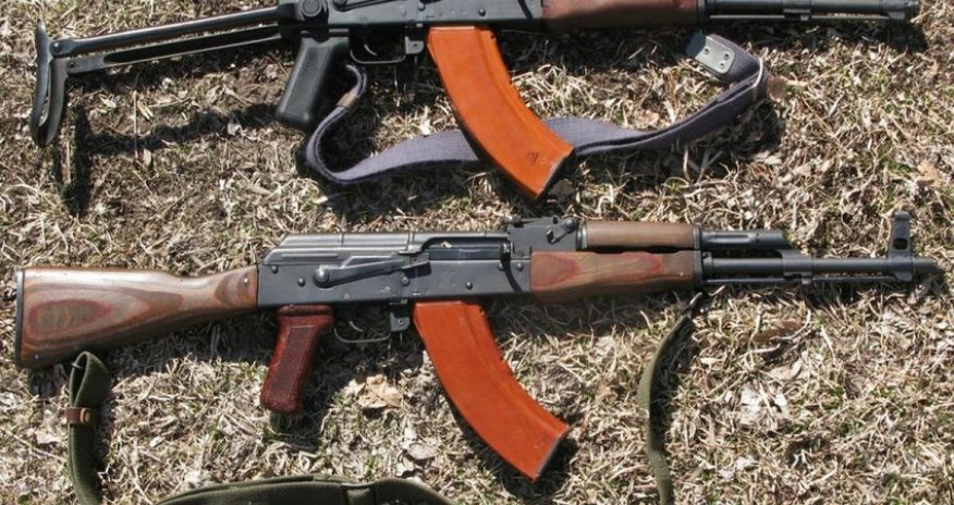 Police officers find 13 machine guns, 4 pistols, and 27 grenades in Khankandi