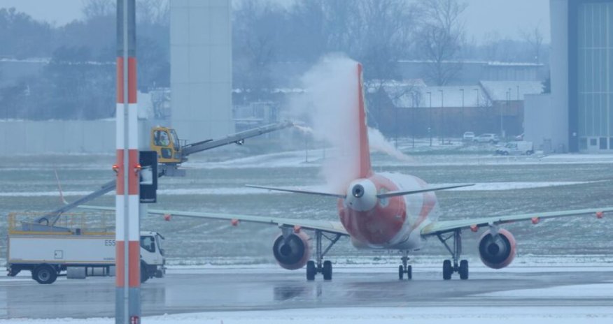Almaniyada hava şəraitinə görə uçuşlar təxirə salınıb