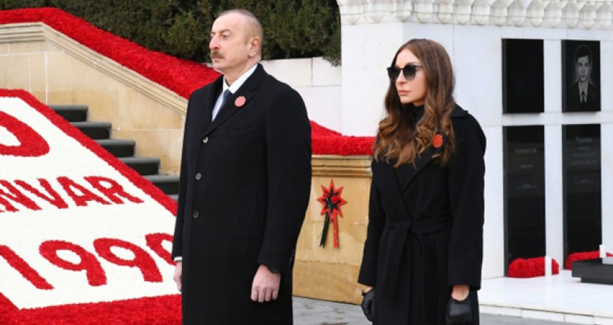 Prezident və xanımı Şəhidlər xiyabanını ziyarət edib