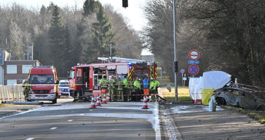Belçikada təyyarə avtomobillə toqquşub, ölənlər var