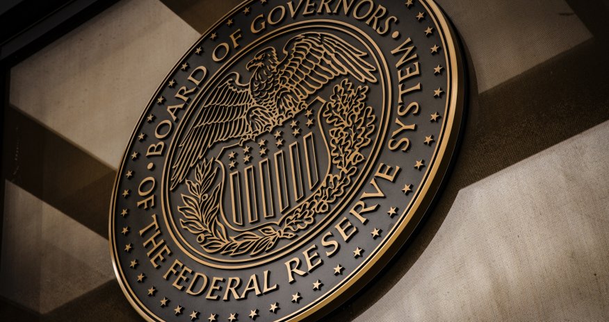 FED uçot dərəcəsini 5,25-5,5 % diapazonunda saxlayıb