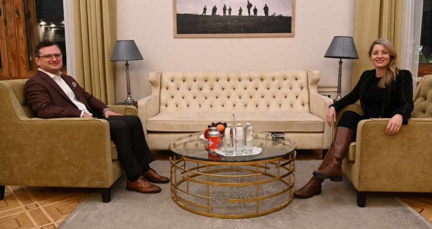 Canadian, Ukrainian FMs mull issue of providing military aid to Kyiv