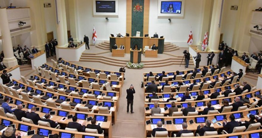 Gürcüstan hökumətinin yeni tərkibi parlamentə təqdim edilib
