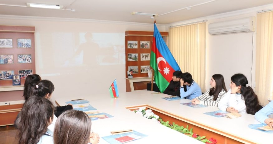 Məktəblilər peşə mərkəzində təhsil imkanları ilə tanış olub