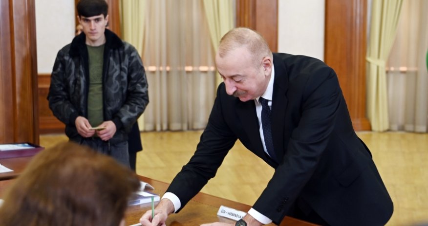 Prezident və ailəsi Xankəndində səs verib - Yenilənib 