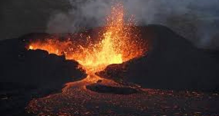 İslandiyada vulkan püskürüb,fövqəladə vəziyyət elan olunub