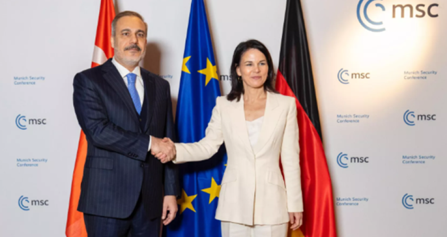 Hakan Fidan alman həmkarı ilə görüşüb