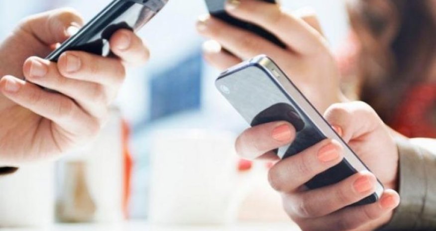 Britaniya məktəbləri mobil telefonlara tam qadağa tətbiq edəcək