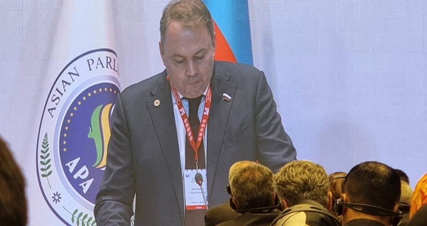 Rusiya qərbin ikili standartları ilə müharibə aparır - Pyotr Tolstoy