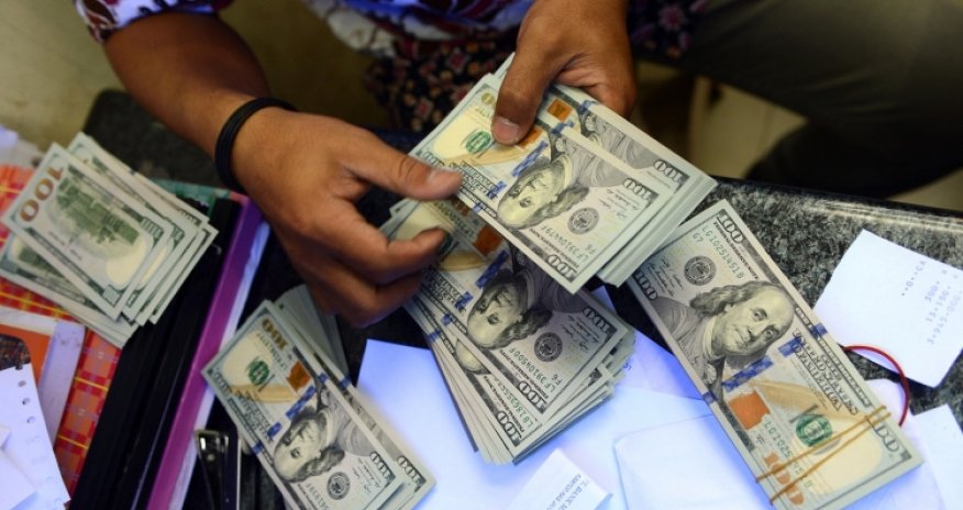 Azərbaycanda dollara tələb artıb