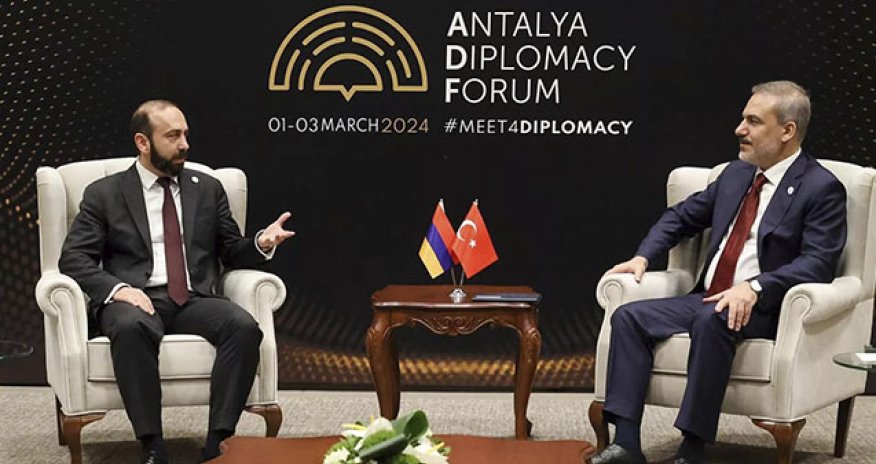 Hakan Fidan Mirzoyanla görüşüb