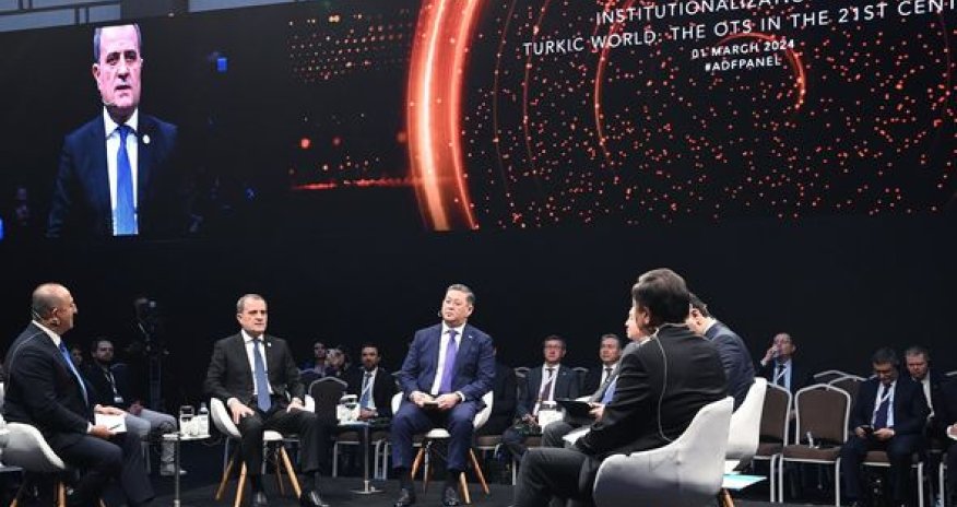 Ceyhun Bayramov “Türk Dünyasında İnstitutlaşma” panelində çıxış edib