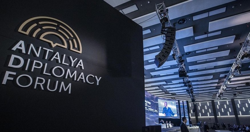 В Анталье продолжает работу III Дипломатический форум