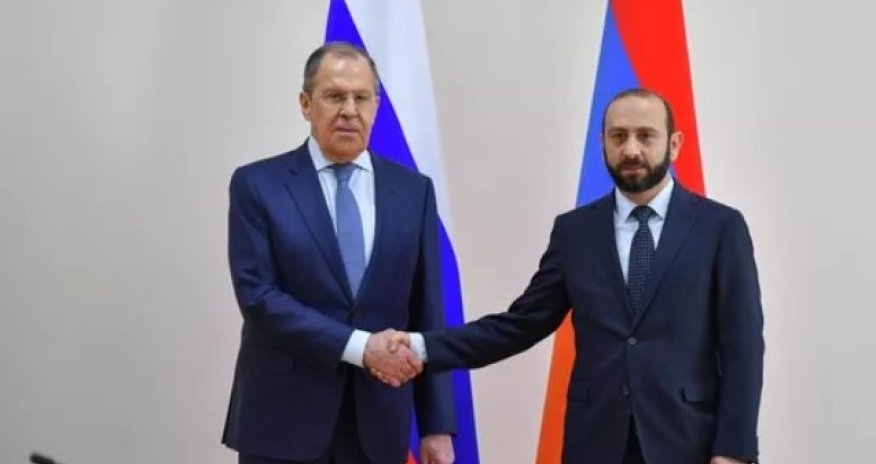 Lavrov Mirzoyanla regiondakı vəziyyəti müzakirə edib