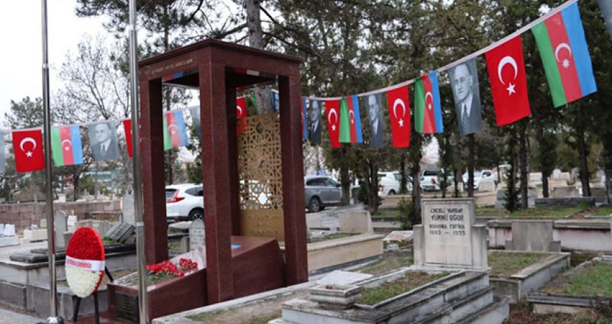 Səfir Rəsulzadənin məzarını ziyarət edib