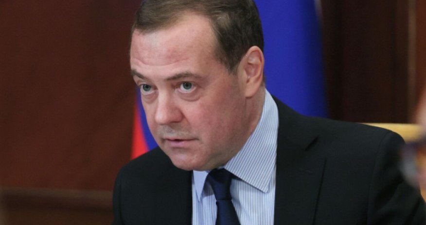 Медведев все отрицает