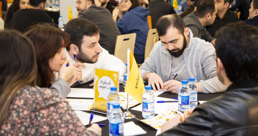 Yelo Bank əməkdaşları arasında intellektual yarış keçirilib
