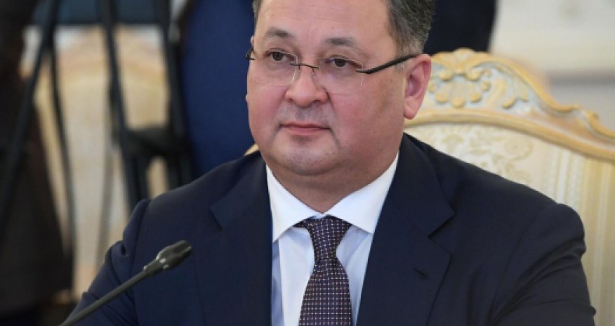 Глава МИД Казахстана встретился с Мирзояном