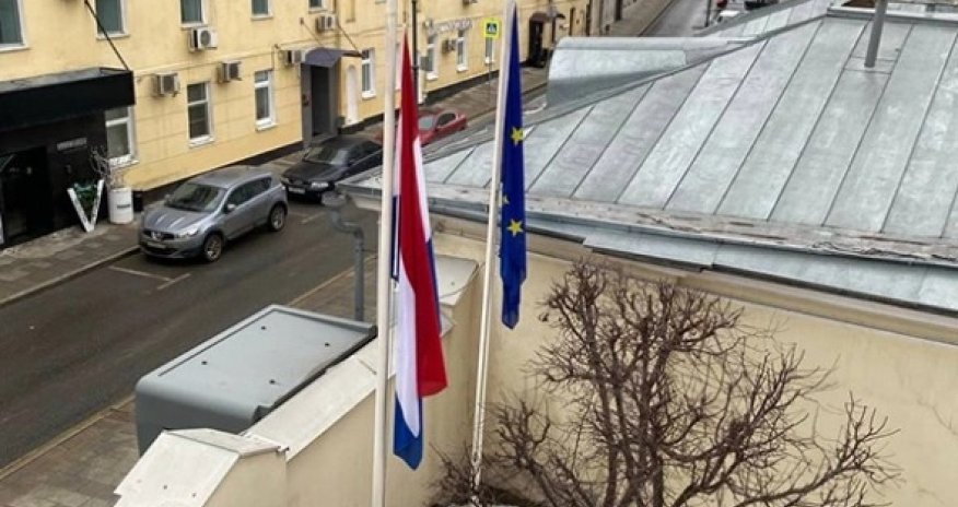 Terrora görə bir neçə ölkənin Moskvadakı səfirliyi bayraqlarını endirib