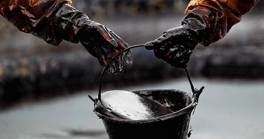 Китай увеличил добычу нефти и газа