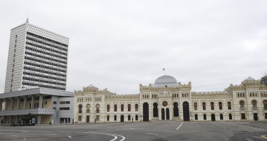 Dəmiryol Vağzalı qarşısında parkinq tarifləri müəyyənləşib