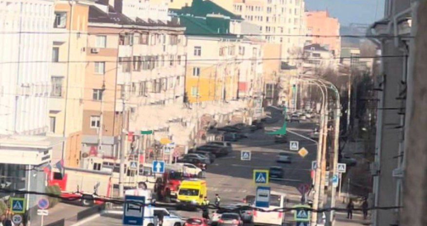 Беспилотник врезался в здание МВД в Белгороде
