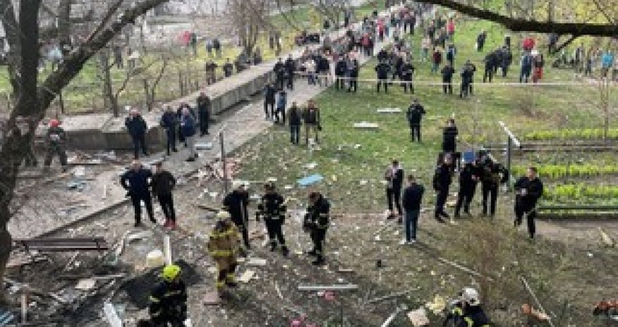 Kiyevdə beşmərtəbəli binada partlayış olub,ölənlər var