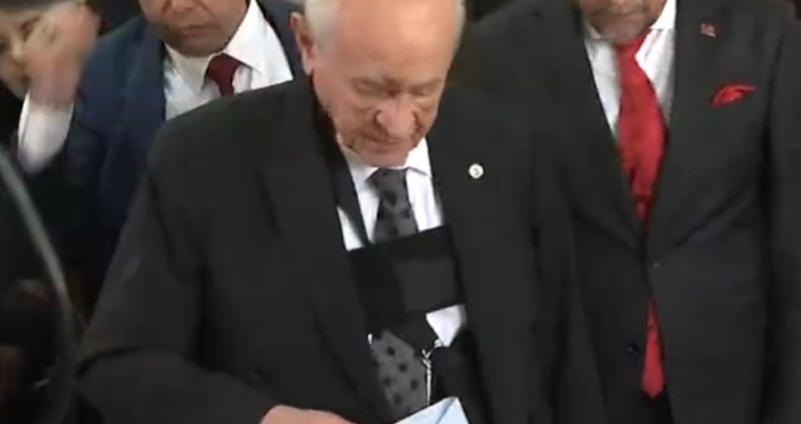 Dövlət Baxçalı səsvermədə iştirak edib